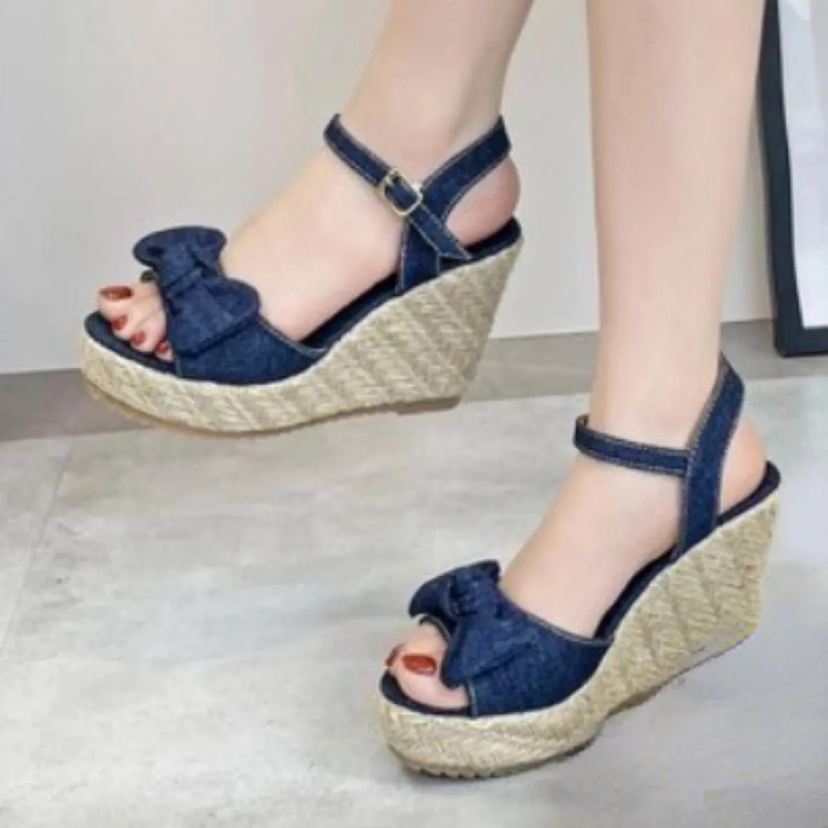 2023 scarpe calde di vendita per le donne cinturino con fibbia sandali da donna sandali casual estivi punta rotonda sandalo con