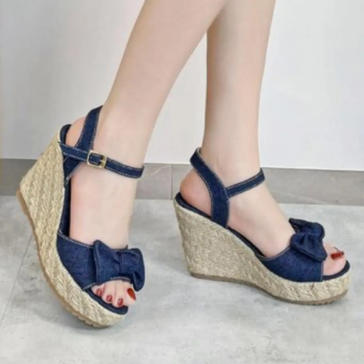 2023 scarpe calde di vendita per le donne cinturino con fibbia sandali da donna sandali casual estivi punta rotonda sandalo con