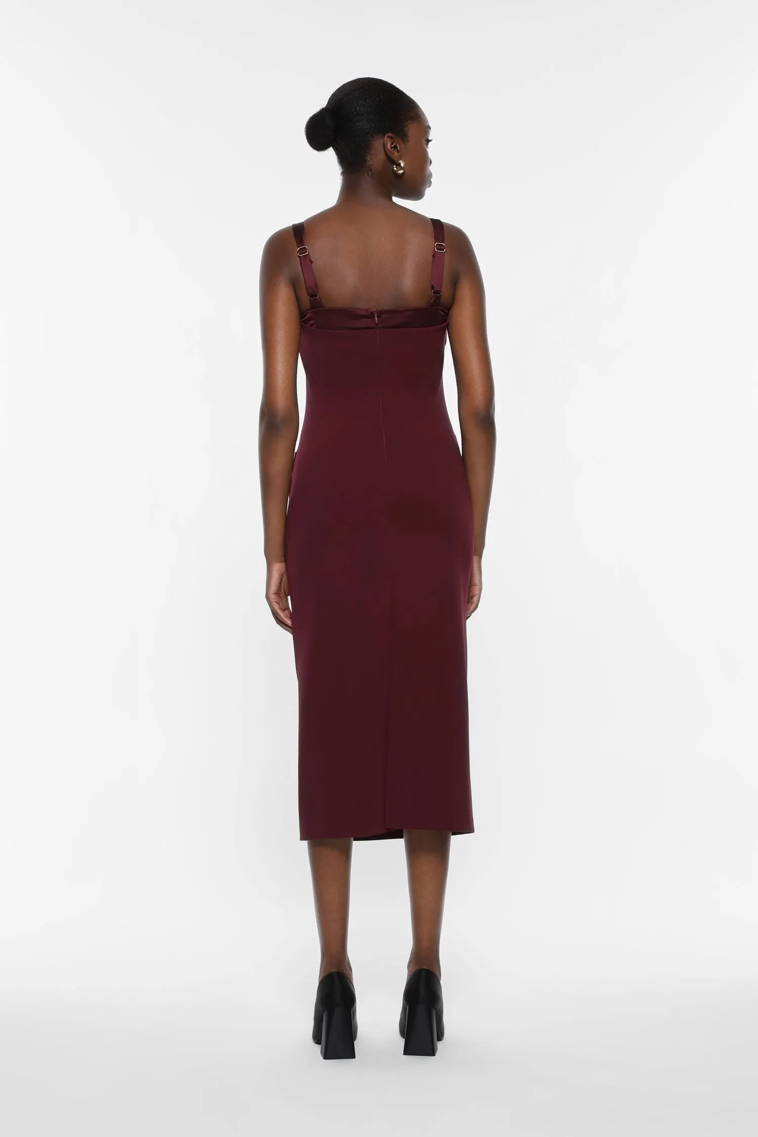   Abito midi con scollo a cuore     