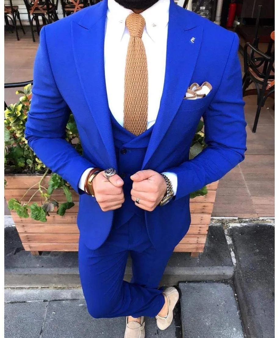 Abito uomo elegante, blu elettrico