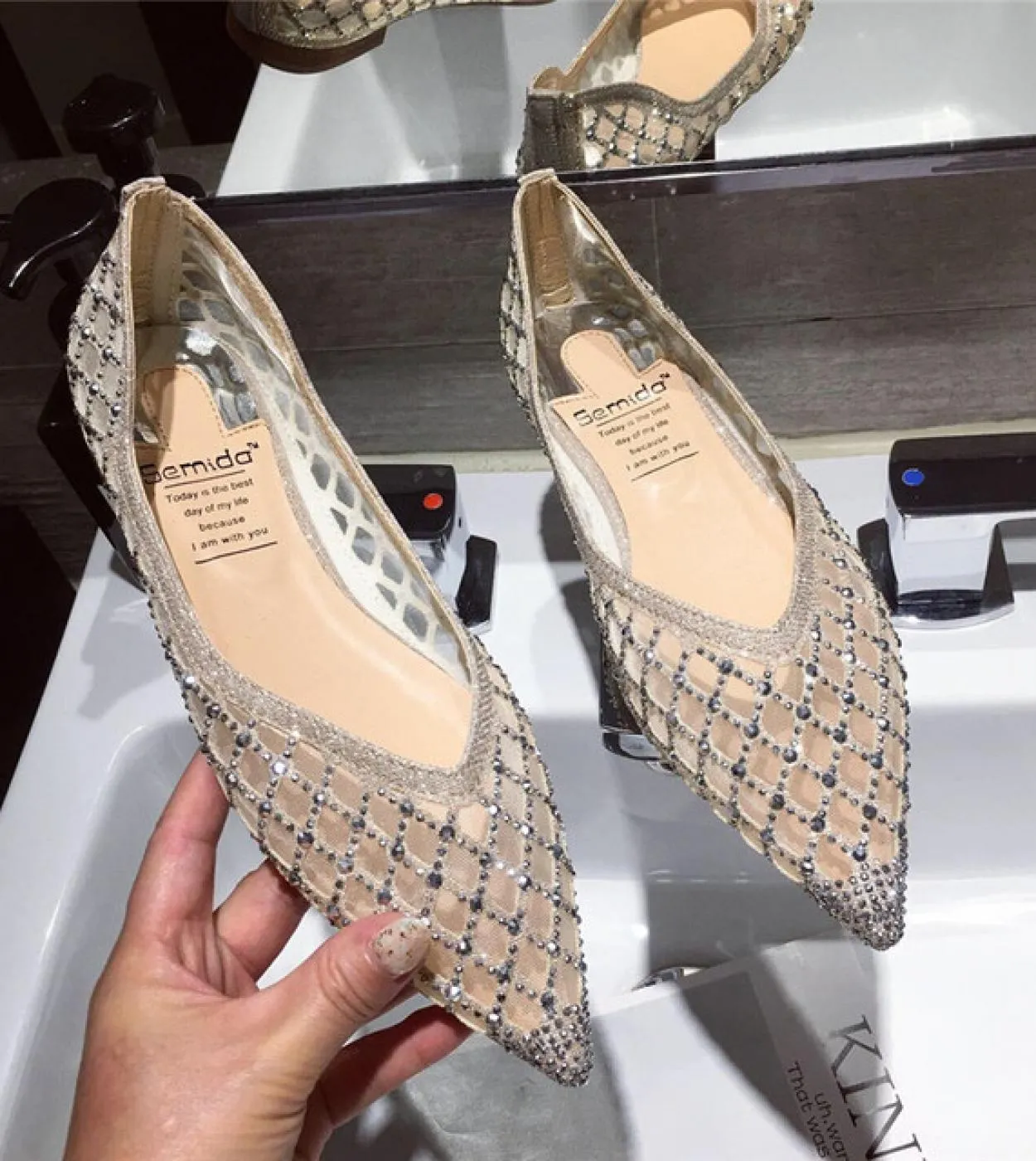 Estate nuove scarpe a punta da donna Bling Air Mesh scarpe comode scarpe morbide e comode scarpe casual slip on