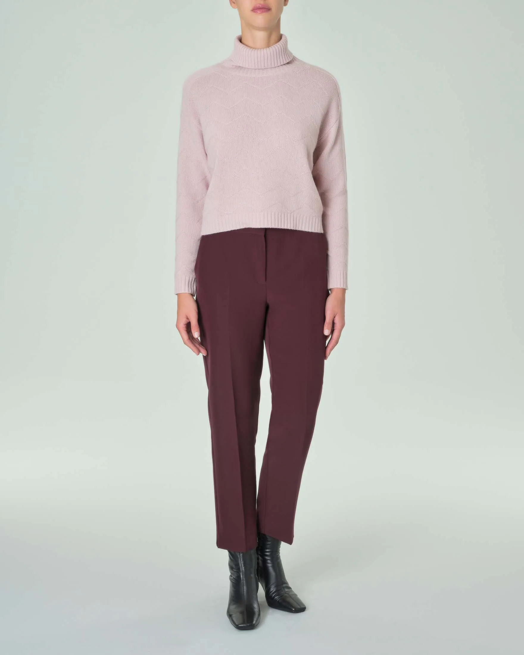 Pantaloni bordeaux in cady stretch dalla linea dritta