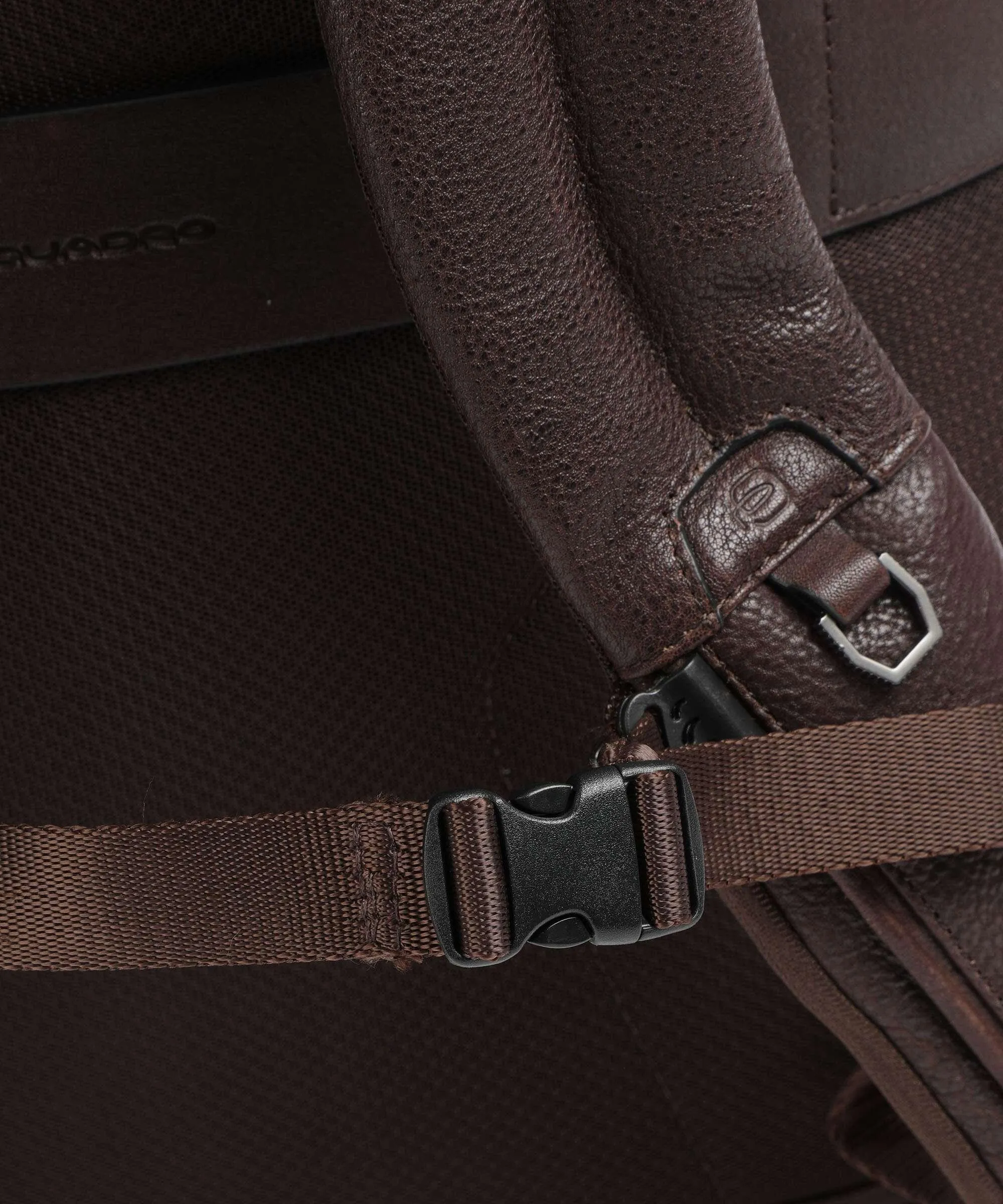  Piquadro Rhino RFID Zaino porta pc 15″ pelle di vacchetta grana marrone scuro  