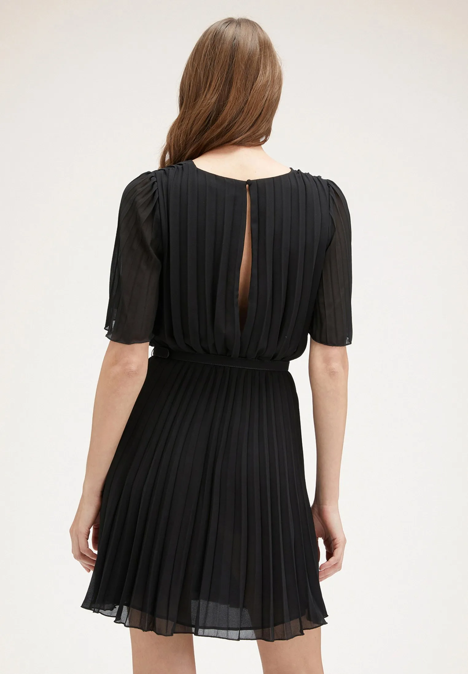 PLISSÉ CON CINTURA - Vestito estivo