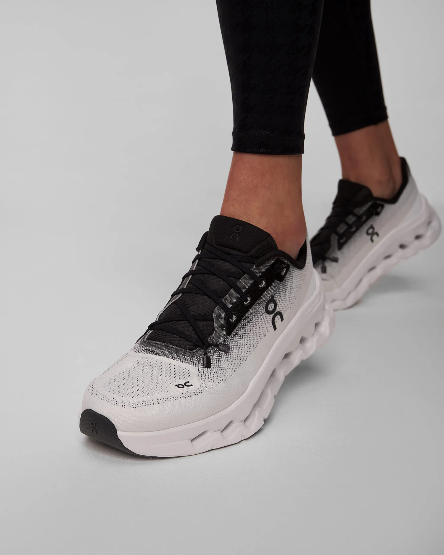 Scarpe da donna On Running Cloudtilt 3WE10051430-black-ivory